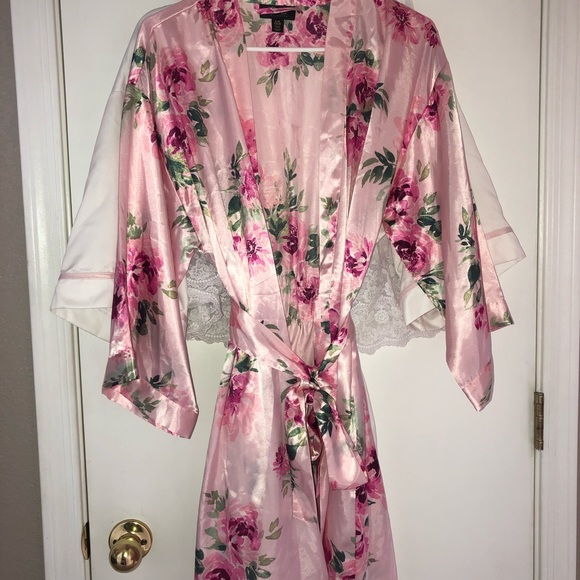 Silk Floral Robe - Picture 2 of 4